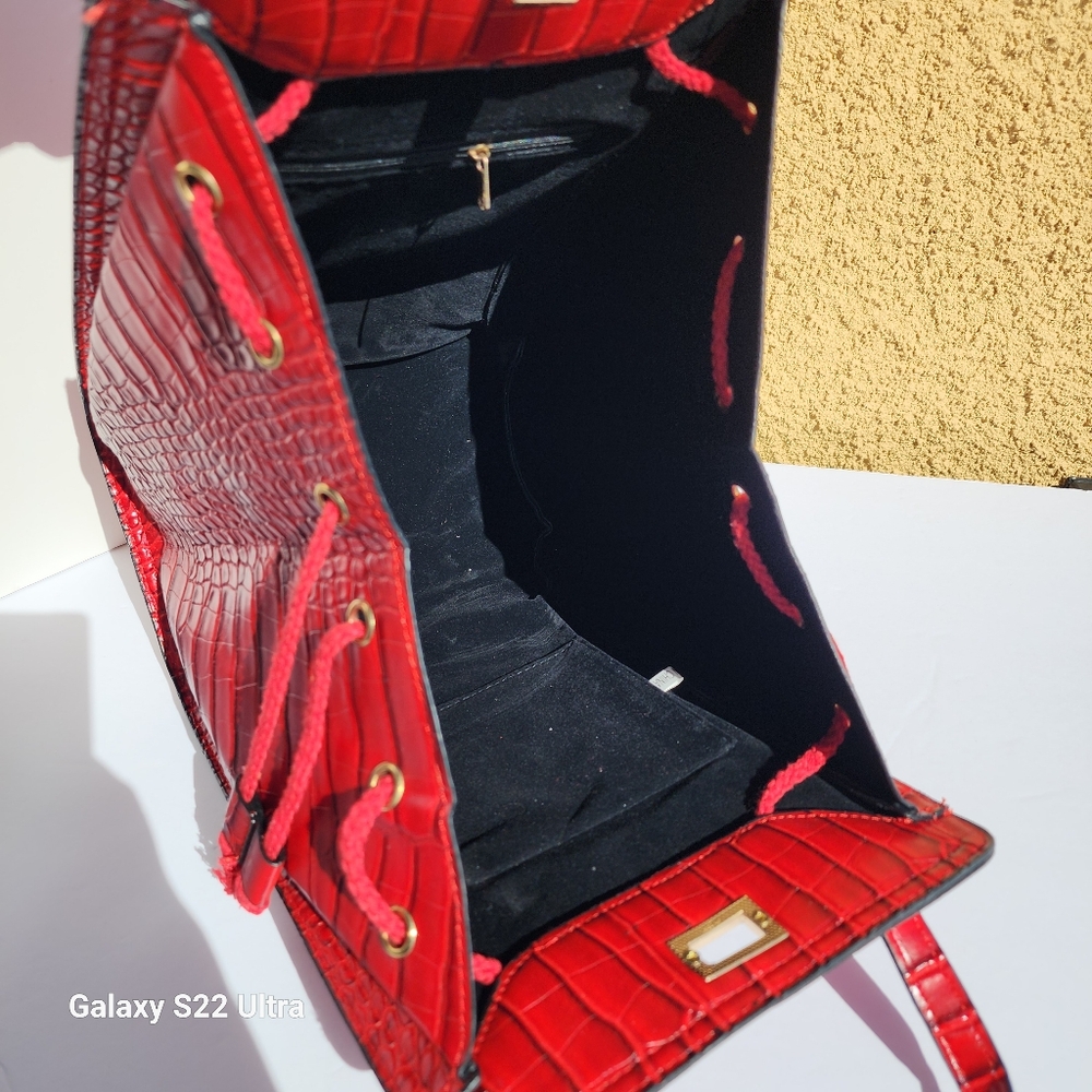 3D Lady Face Red Crocodile Pattern Leather Top Handle Women's Crossbody Bag - Picture 5 of 8